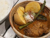 スープカレーチキンレッグ　じゃがいも（きたあかり）&半熟卵トッピング