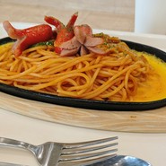 たこちゃんウインナーがかわいい、ナポリタンスパゲッティ。フードコートの洋食カフェ。