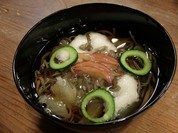 冷たいじゅんさいの蕎麦