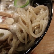 冷たいじゅんさいの蕎麦