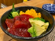 漬けマグロとアボカド丼