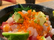 いくらと鯛そぼろの４色丼