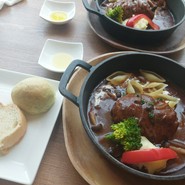 メインは、煮込みハンバーグにしました。の