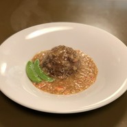 大きなふわふわ肉団子の煮込み
