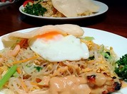 東南アジアの風味が美味しい焼きビーフン(インドネシア料理屋さん)