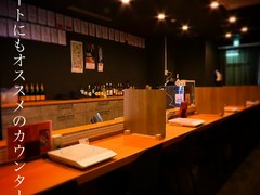 ゆったりとしたカウンター席