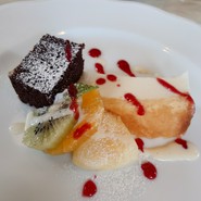 レストラン　フュメドゥコスモ