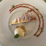 デザート　チェリーとオレンジのクラフティ　バニラアイスクリーム添え