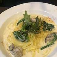 牡蠣とほうれん草のクリームパスタ