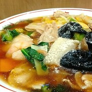 海鮮と野菜がたくさんの五目あんかけラーメン