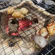 タコのピリ辛タレ、炭火焼き