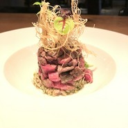 和牛のタルタル　山葵風味ラヴィゴットソース