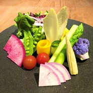 １０種類の野菜のサラダ