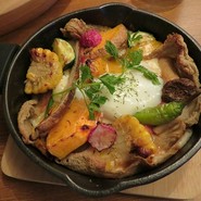 大地のガレット　旬野菜のローストとクリームソース