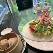 冷やし中華に追加でシュウマイと杏仁豆腐のセットら。ら