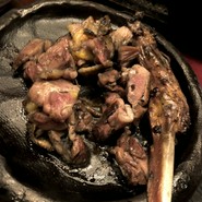 名物 骨付き鷄もも炭火焼