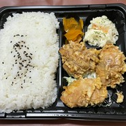 唐揚げ弁当中