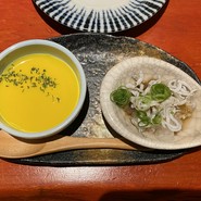 お通し　かぼちゃスープ。スパニッシュオムレツ食べてしまったので、次の写真に