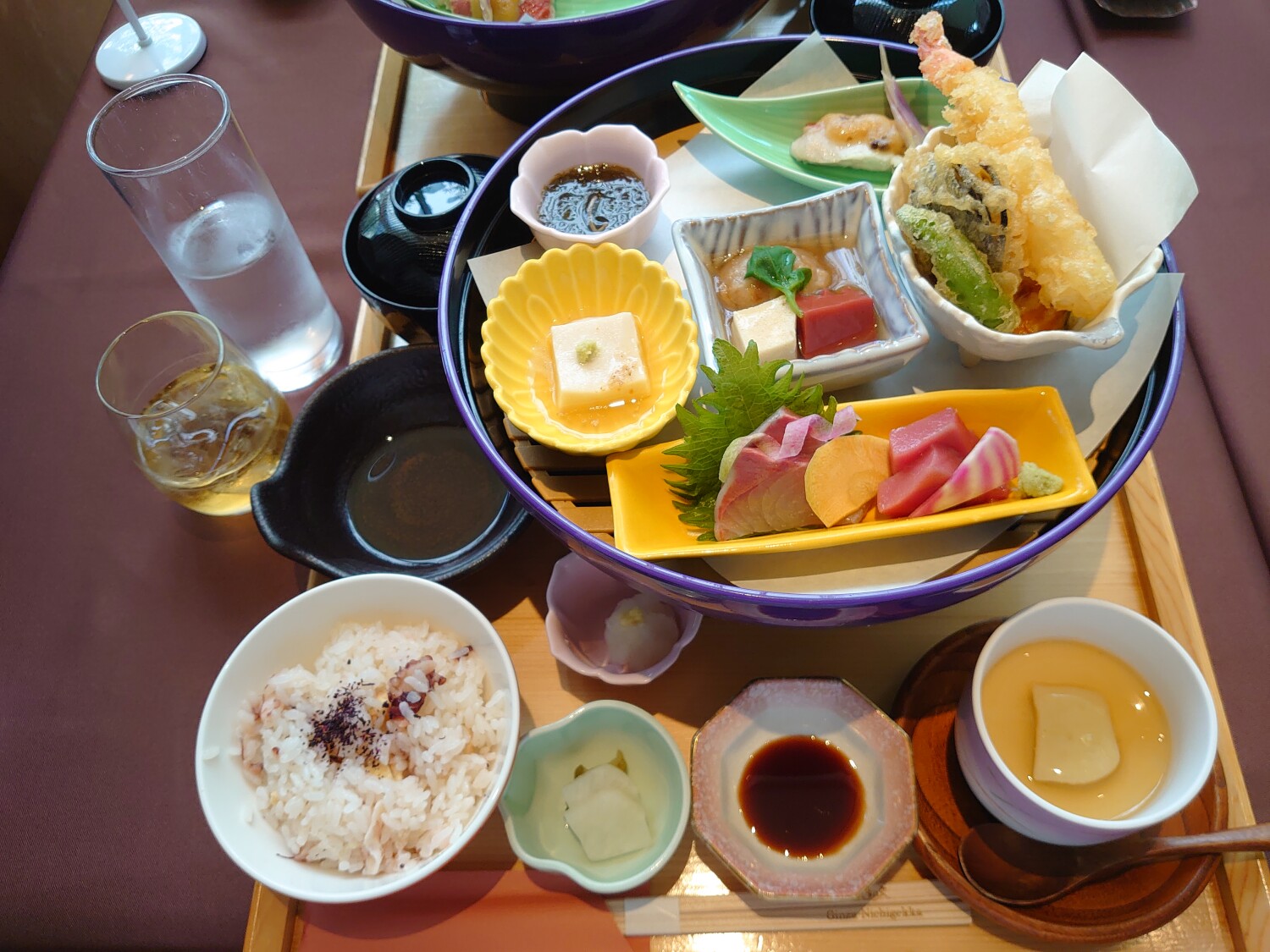 日 月 火 銀座 店