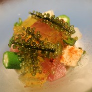 焼き茄子のムースとコンソメジュレ