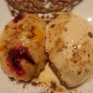 アガラサー（黒糖蒸しパン）と黒糖アイス