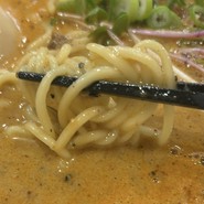 もちもちで小麦を感じるストレート麺！