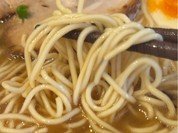 麺は細めのストレート麺！