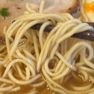 麺は細めのストレート麺！