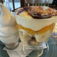 ソフトクリームパフェ　カスタードブリュレ