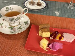 ミントとみかんの紅茶　デザート盛り合わせ