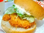 大好きなチキンフィレバーガー。