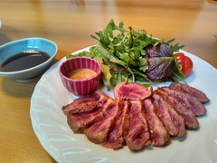 峠下牛ステーキ幾らでも食べれます。