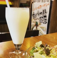 ソルティセットのドリンクとサラダ