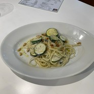 ゴルゴンゾーラとズッキーニと松の実