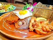 カラフルなハワイ料理、ロコモコプレート。Aloha！