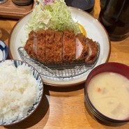 ランチロースカツ定食1300円！
