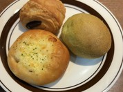 オニオンチーズ、チョコデニッシュ、バターロール！