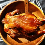 ホールチキン、沖縄で唯一炭火で焼いてる