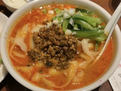 こちらが半担々刀削麺！