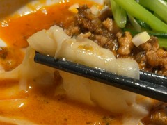 極太でもちもち食感の刀削麺！