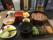 ハンバーグと伊賀牛丼の五右衛門