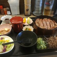 ハンバーグと伊賀牛丼の五右衛門