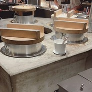 お米は釜で炊いていました