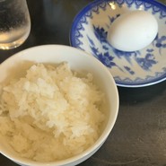 ランチタイムはご飯無料、ゆで卵も一個無料！