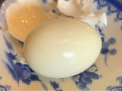 無料のゆで卵を剥きました！