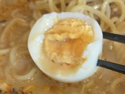 ゆで卵は担々麺に投入します！