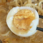 ゆで卵は担々麺に投入します！