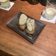 ゴルゴンゾーラムースのブルスケッタ
