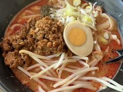 見るからに辛そうな麻辣刀削麺！