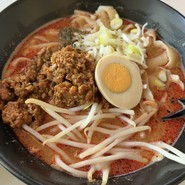見るからに辛そうな麻辣刀削麺！
